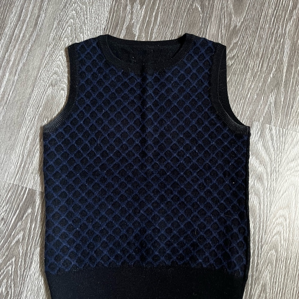 Black and Blue Sleeveless Knit Top